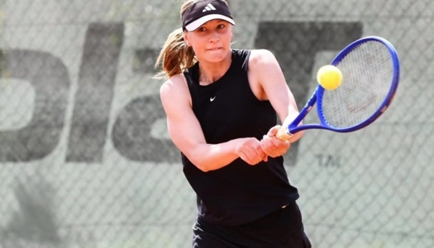 Марія Кочерженко під час матчу на юнацькому Вімблдоні U14