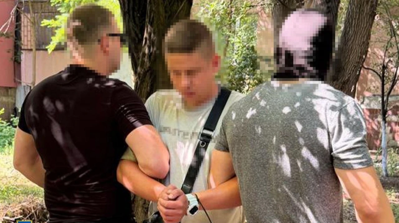 Вилучені під час обшуку докази у справі СБУ щодо агента РФ, який верифікував Starlink
