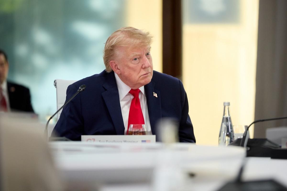 Дональд Трамп під час засідання в Ситуаційній кімнаті Білого дому
