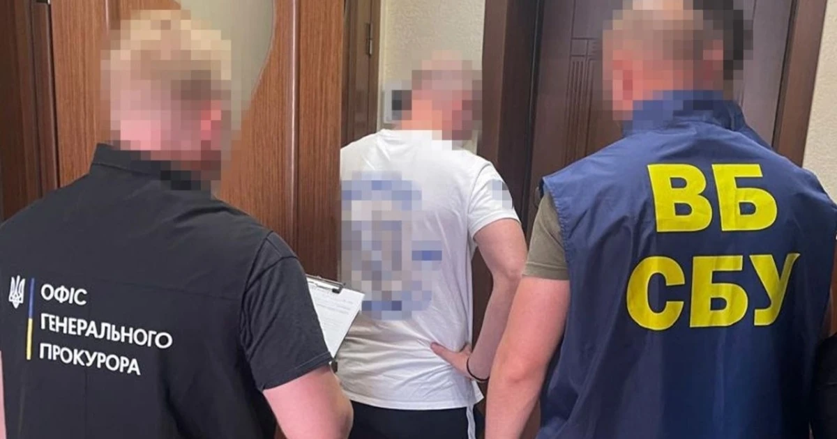 Робоче місце та вилучені кошти під час обшуків у заступника голови Хмельницької ОВА, фото СБУ та ОГП
