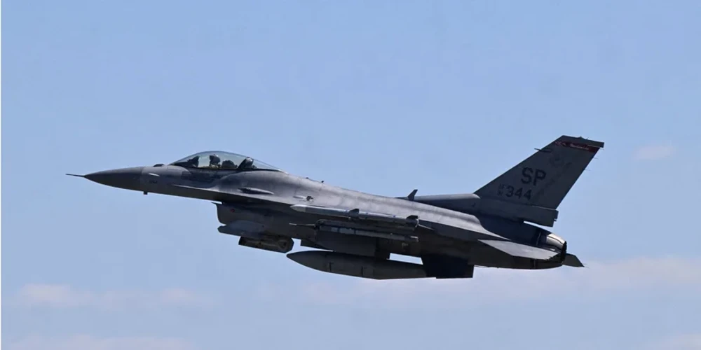 Аварія винищувача F-16 у провінції Ялова, кадри падіння літака на землю з подальшим вибухом