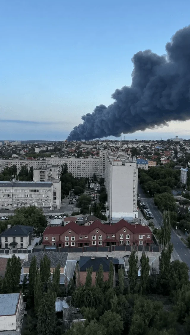 Масштабна пожежа на території НПЗ у Волгограді в ніч проти 31 липня 2026 року