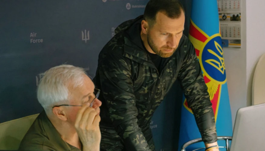 Міністр оборони Євгеній Хмара під час відвідування командних пунктів Повітряних сил у Київській області