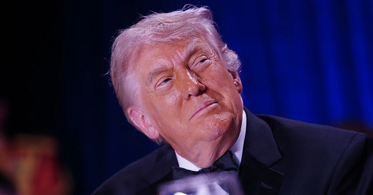 Білий дім, цілодобова трансляція Trump TV на YouTube з виступами Дональда Трампа на тлі конфлікту з незалежними медіа