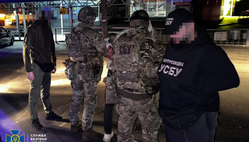 Співробітники СБУ затримують агента на міському автовокзалі у Рівному та вилучають саморобний вибуховий пристрій