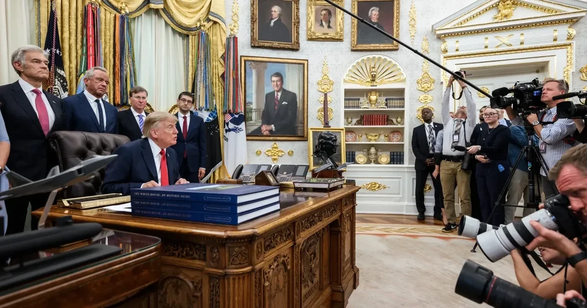 Президент США Дональд Трамп під час спілкування із журналістами у Білому домі